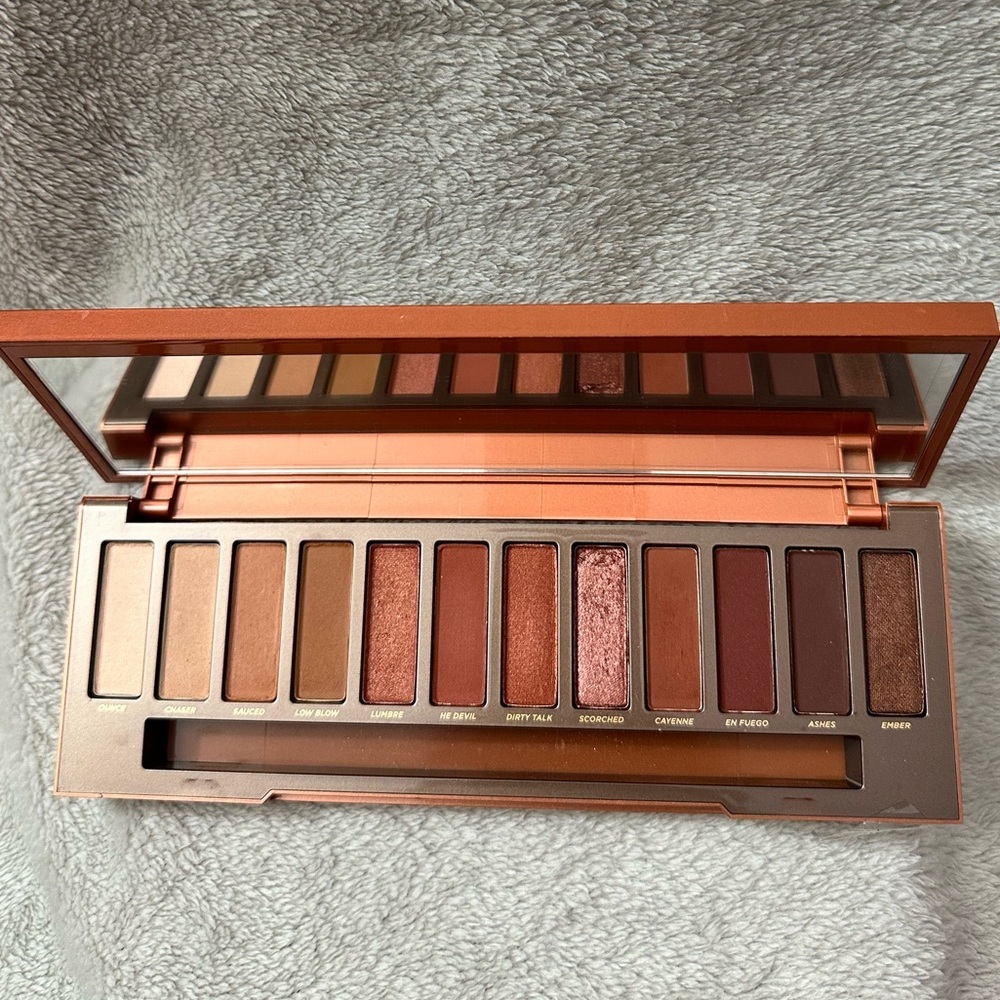 Authentic Urban Decay Naked Heat 12-Shade Eyeshadow Palette - Picture 4 of 16